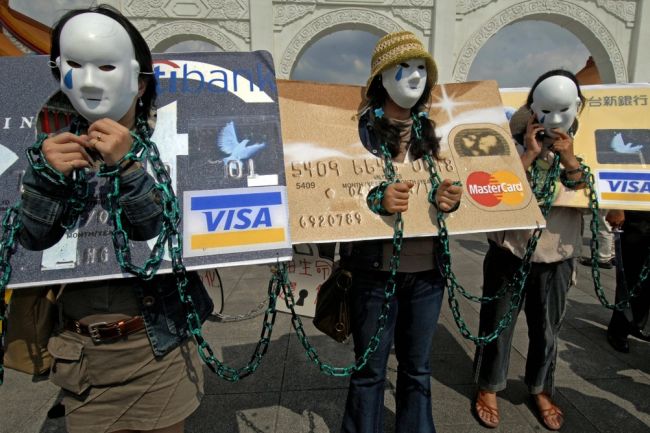 Semakin dikejar, semakin kita jauh dari kebahagiaan dan terbelenggu oleh penderitaan.